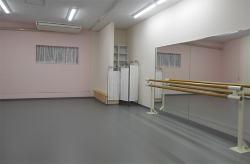 白山乃愛ちゃんが通っていたKEIKO BALLET STUDIO (ケイコバレエスタジオ）のレッスン室画像